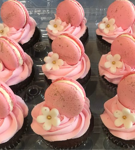 PINK CUPCAKES WITH MACAROON